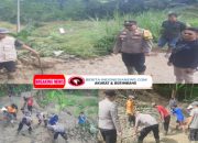 Polsek Nanggung Bersama Instansi Terkait Cek Lokasi TKP Adanya Tanah Longsor Menutup Akses Jalan, Dan Evakuasi Membuka Akses Jalan Yang Tertutup