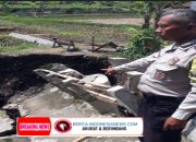 Polsek Ciomas Cek TKP Lokasi Robohnya Jembatan Penghubung Antara Kel. Padasuka Dan Desa Ciomas Rahayu