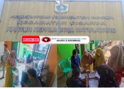 Penyaluran Bantuan Pangan Beras 10 Kilogram di Desa Batulayang Kec. Cisarua Kab. Bogor