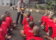 Laksanakan Program Jum’at Berkah Dirjenpas, Lapas Pemuda Tangerang ajak Tahanan Senam dan bagikan Roti dan Vitamin