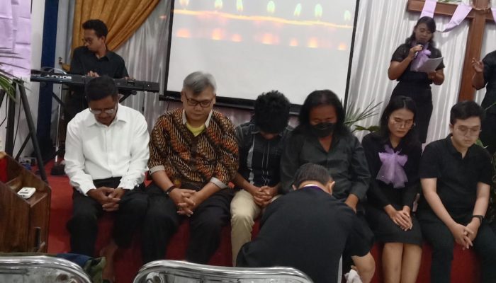 Membasuh Kaki, Menghayati Kasih