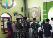 Sinergi di Bulan Suci, Satgas TMMD Tarawih Bersama Warga