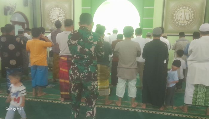 Tarawih Bersama Satgas TMMD, Warga Sukamaju Rasakan Kebersamaan