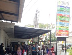Masyarakat Desa Bantarjati Kelapa Nunggal Gembira Dapat Bantuan Pangan ditengah Harga Kebutuhan Pokok yang Melonjak