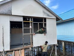 Langkah Nyata Bedah Rumah, Dinding Kalsiboard Rumah Ibu Salawiah di Desa Polewali Resmi Terpasang