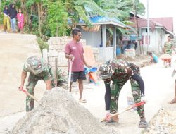 Di Bawah Terik Matahari, Satgas TMMD Ke-129 Tetap Genjot Pembangunan Rabat Beton di Desa Polewali