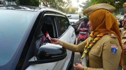 Bukan Sekadar Seremoni, Pemkot Jakarta Barat Bagikan 8.000 Bendera Jelang HUT RI ke-81