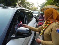 Bukan Sekadar Seremoni, Pemkot Jakarta Barat Bagikan 8.000 Bendera Jelang HUT RI ke-81